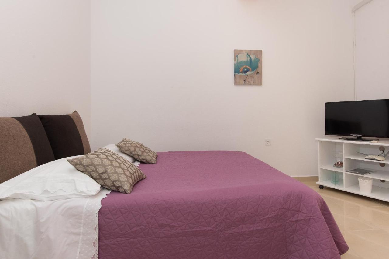 Apartments Lovric Vodice Exterior foto