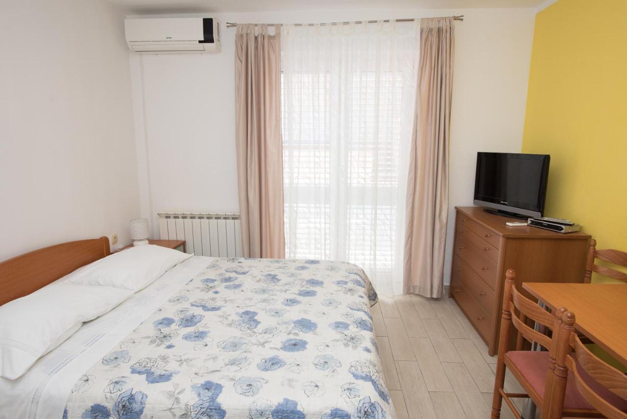 Apartments Lovric Vodice Exterior foto