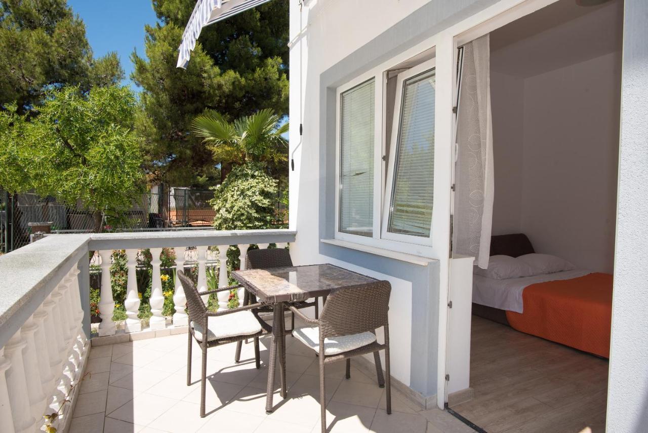Apartments Lovric Vodice Exterior foto