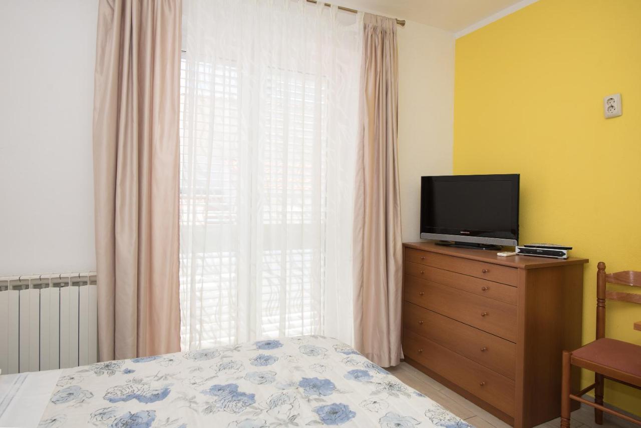 Apartments Lovric Vodice Exterior foto