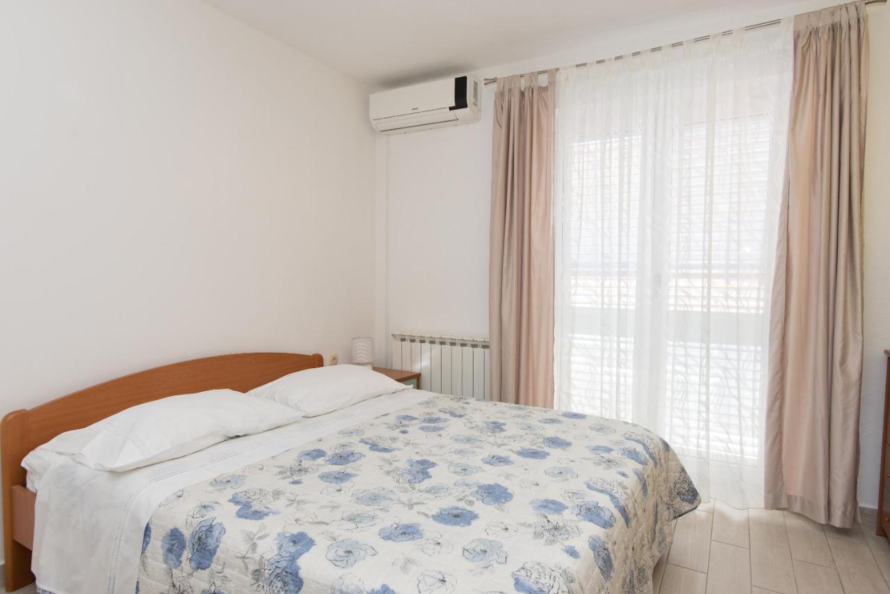 Apartments Lovric Vodice Exterior foto