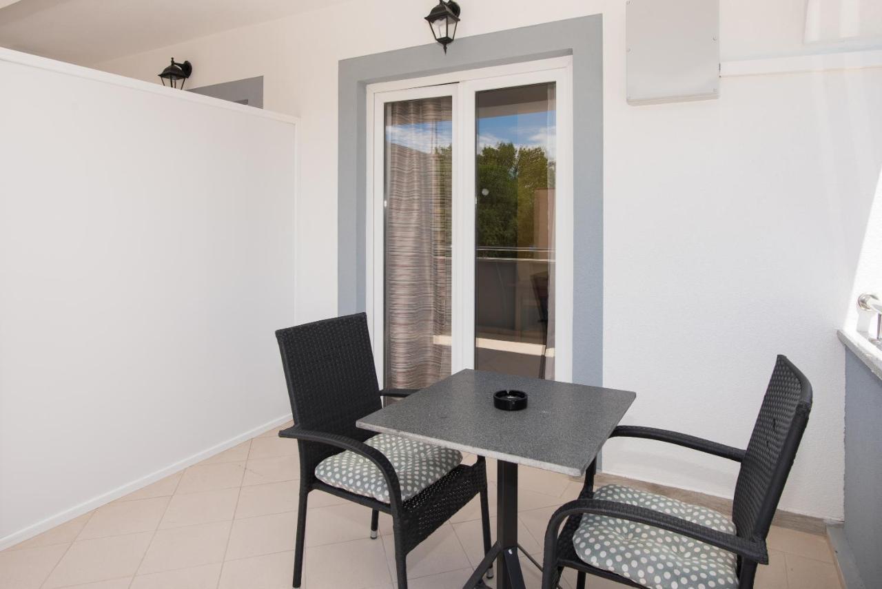 Apartments Lovric Vodice Exterior foto