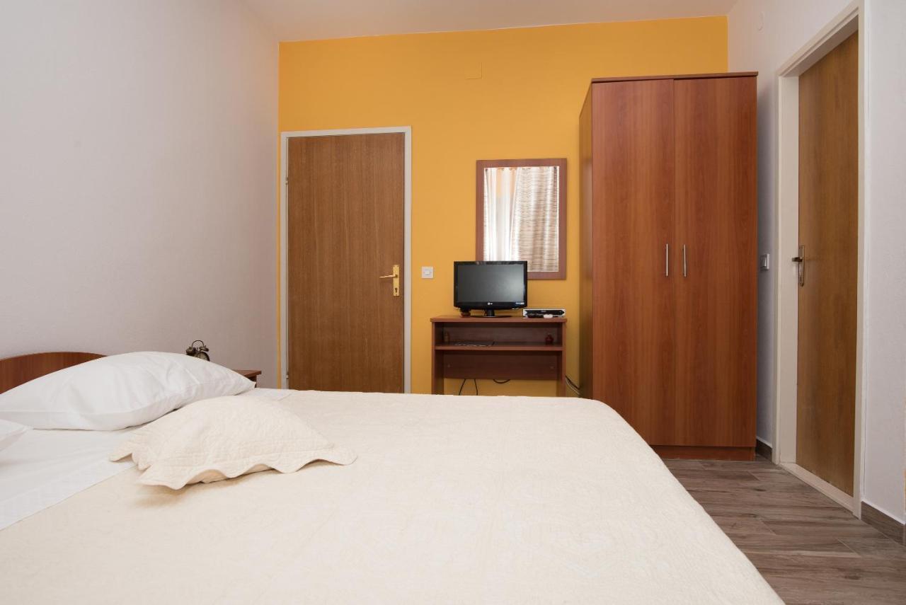 Apartments Lovric Vodice Exterior foto