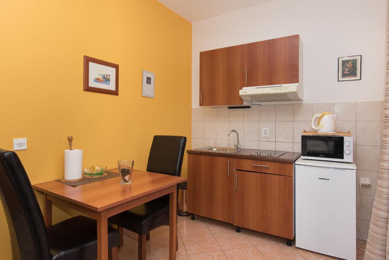 Apartments Lovric Vodice Exterior foto
