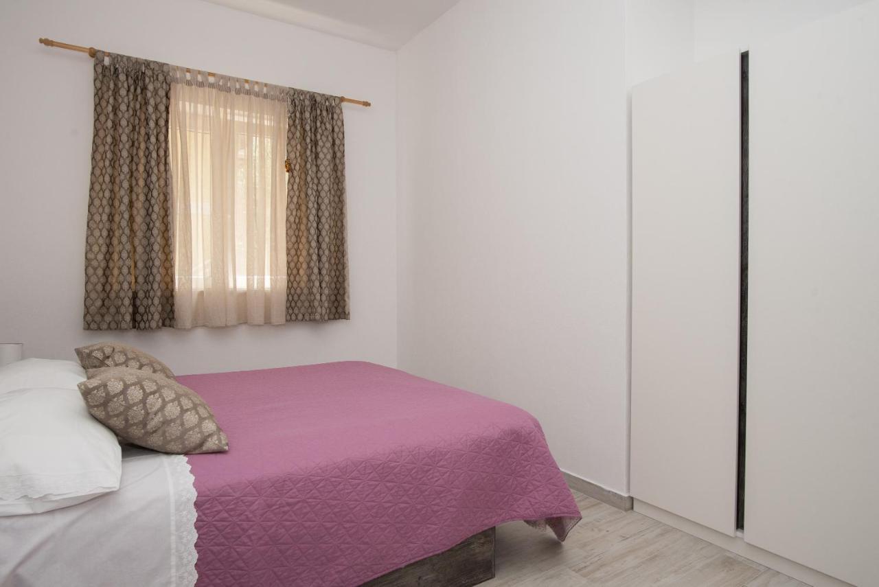 Apartments Lovric Vodice Exterior foto