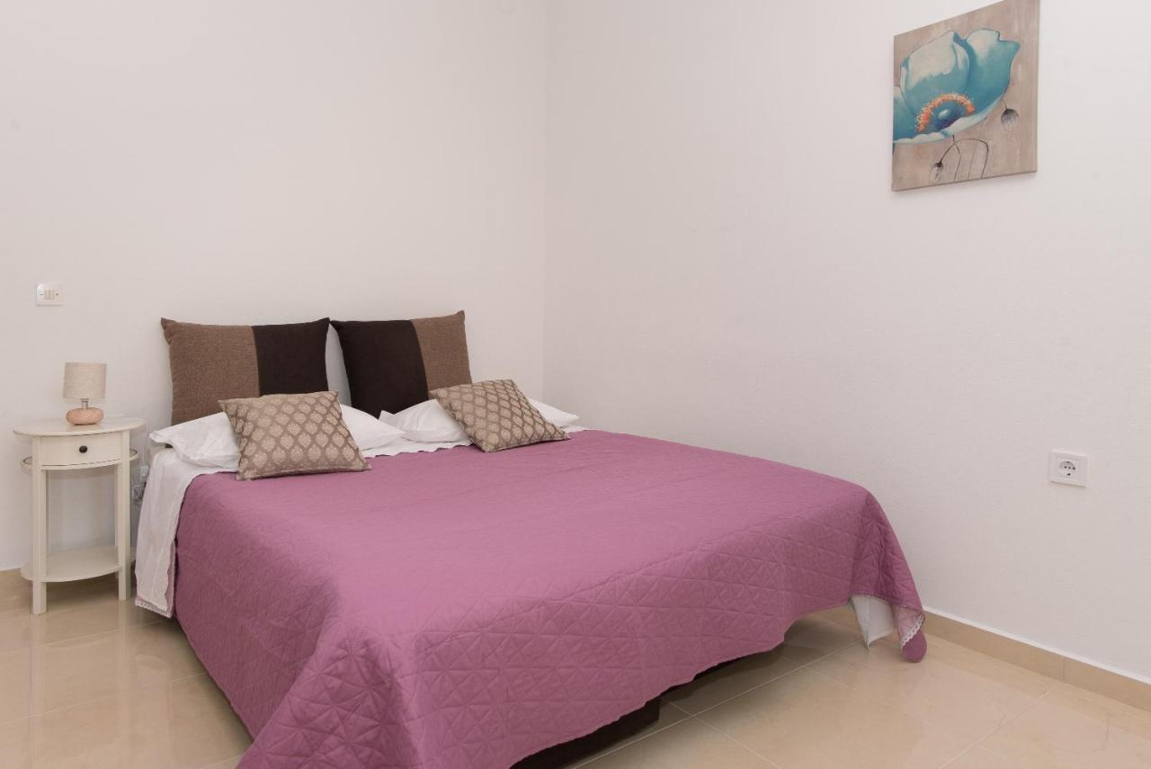 Apartments Lovric Vodice Exterior foto
