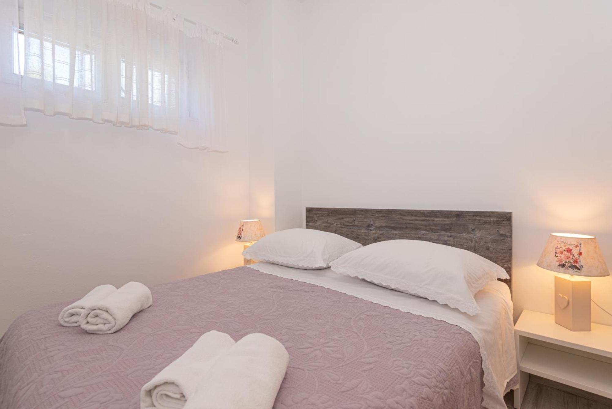 Apartments Lovric Vodice Exterior foto