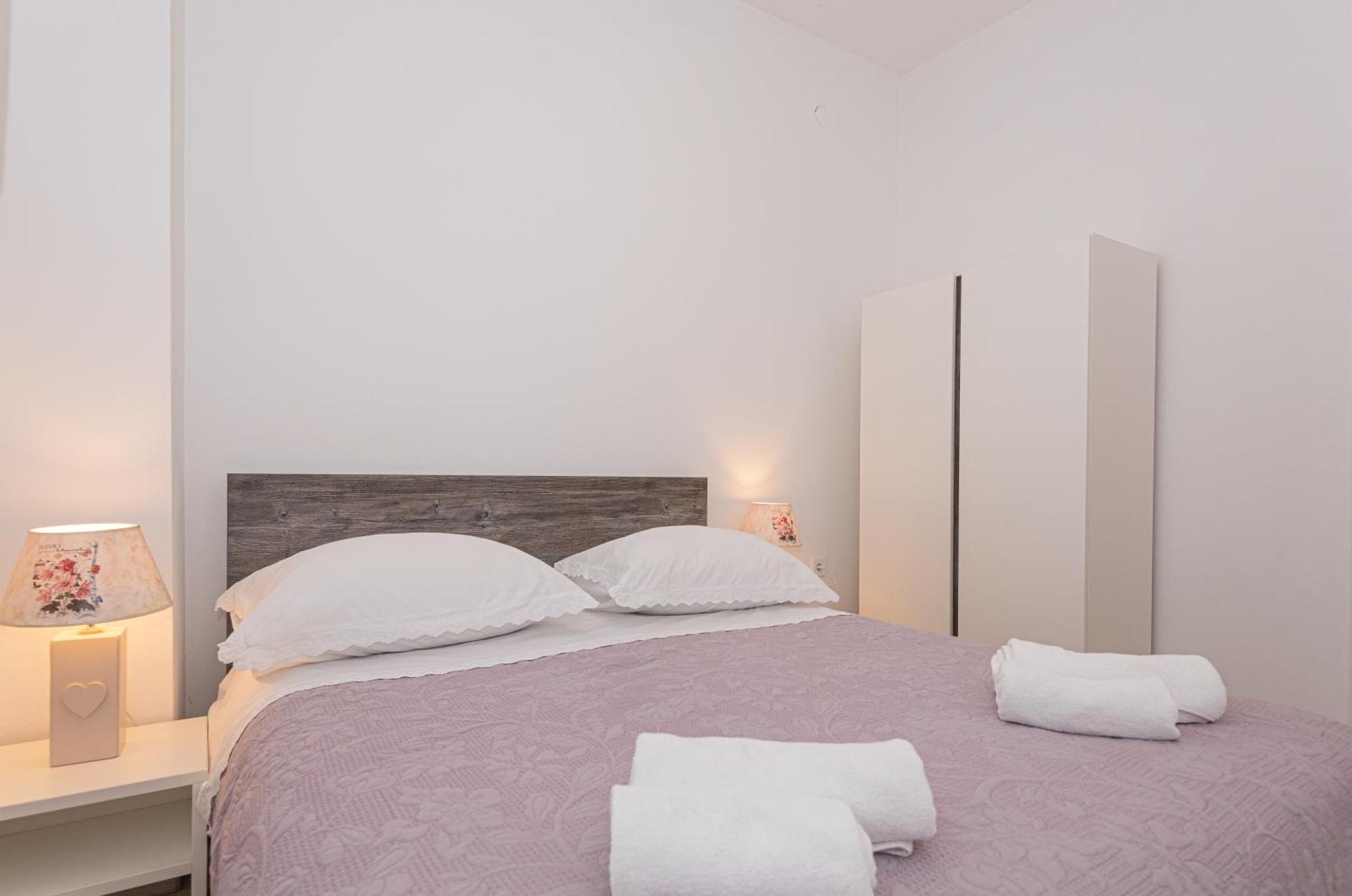 Apartments Lovric Vodice Exterior foto