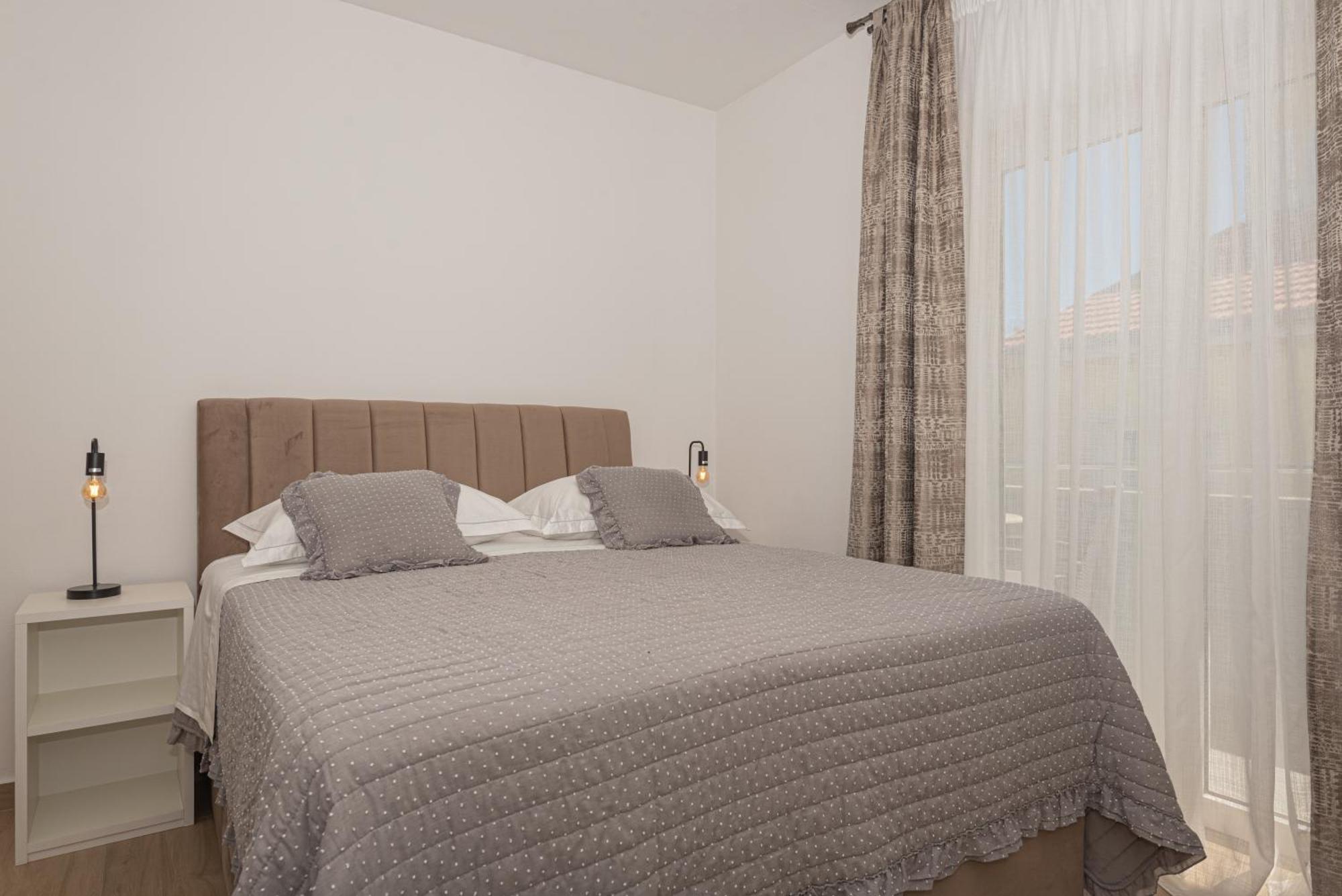 Apartments Lovric Vodice Exterior foto