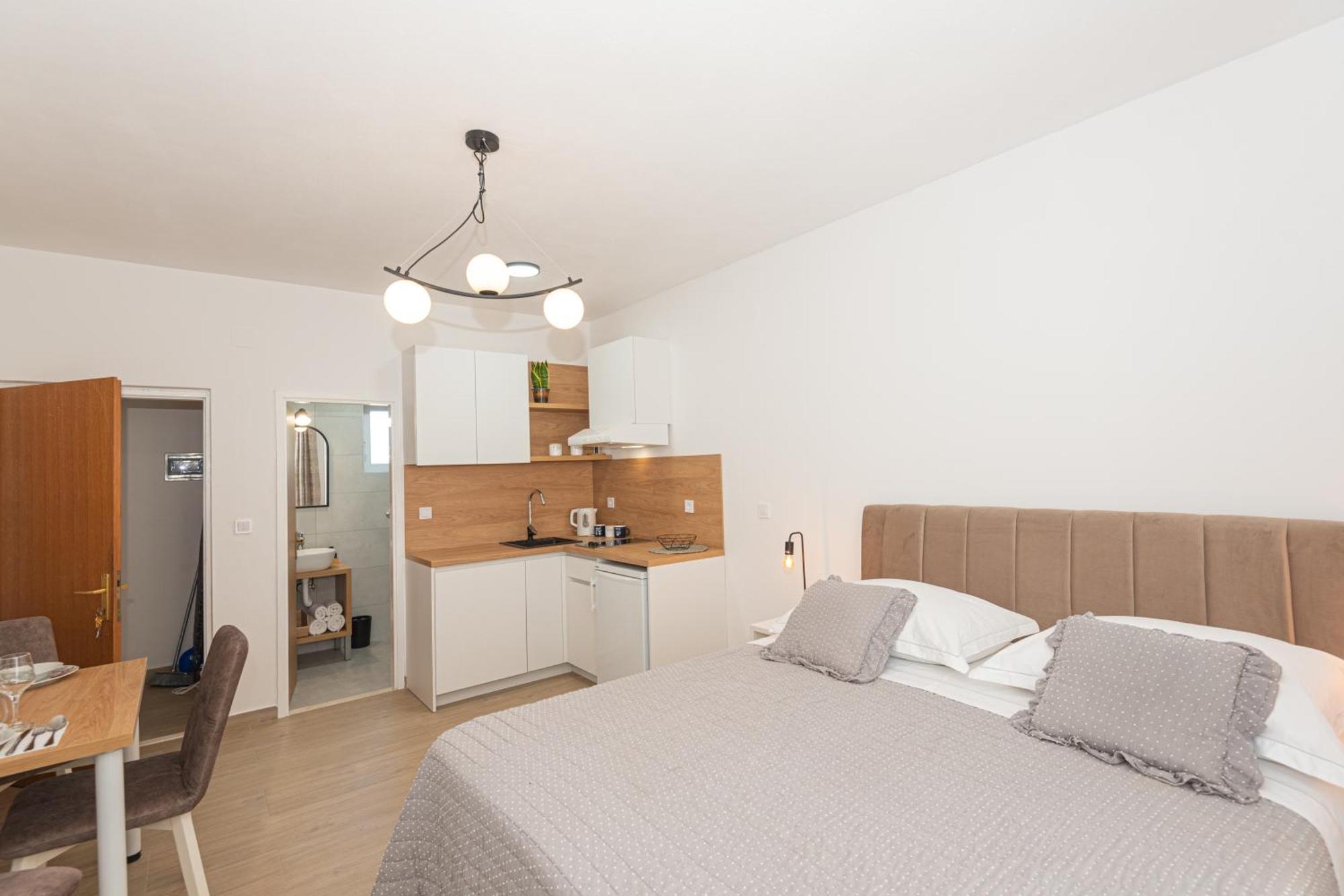 Apartments Lovric Vodice Exterior foto