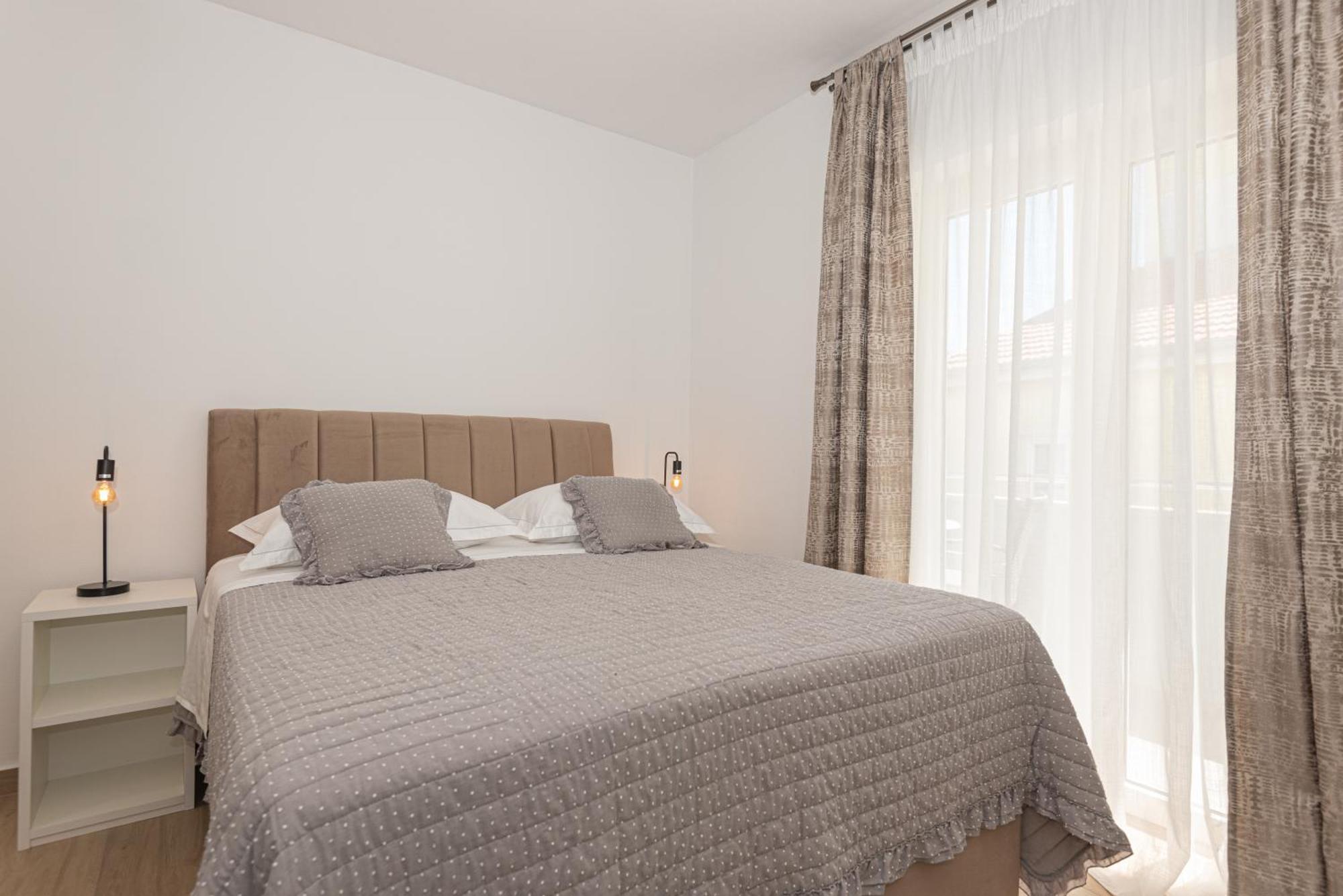 Apartments Lovric Vodice Exterior foto