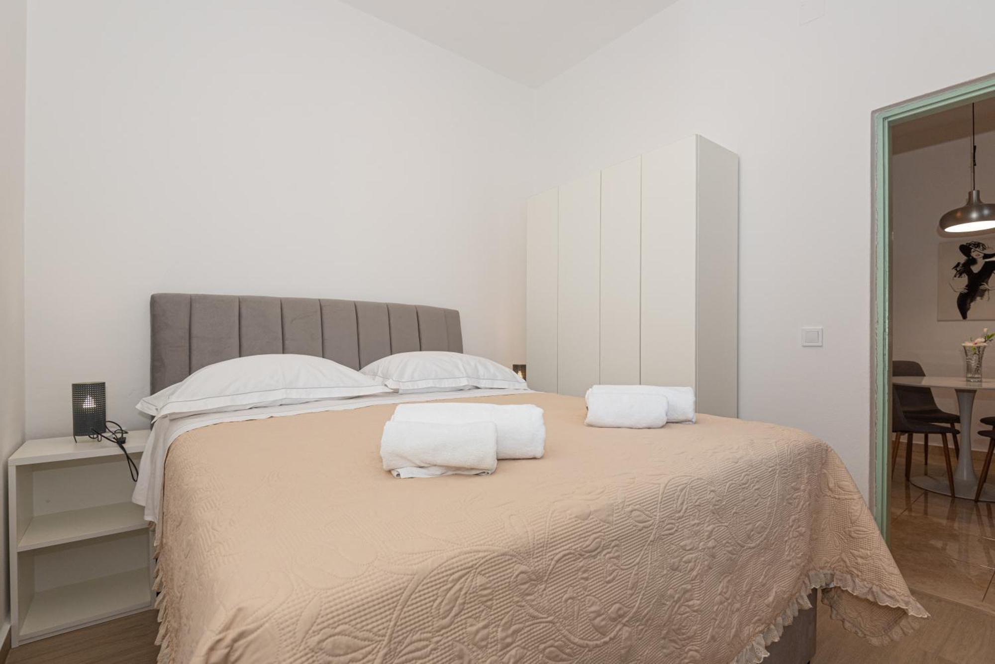 Apartments Lovric Vodice Exterior foto