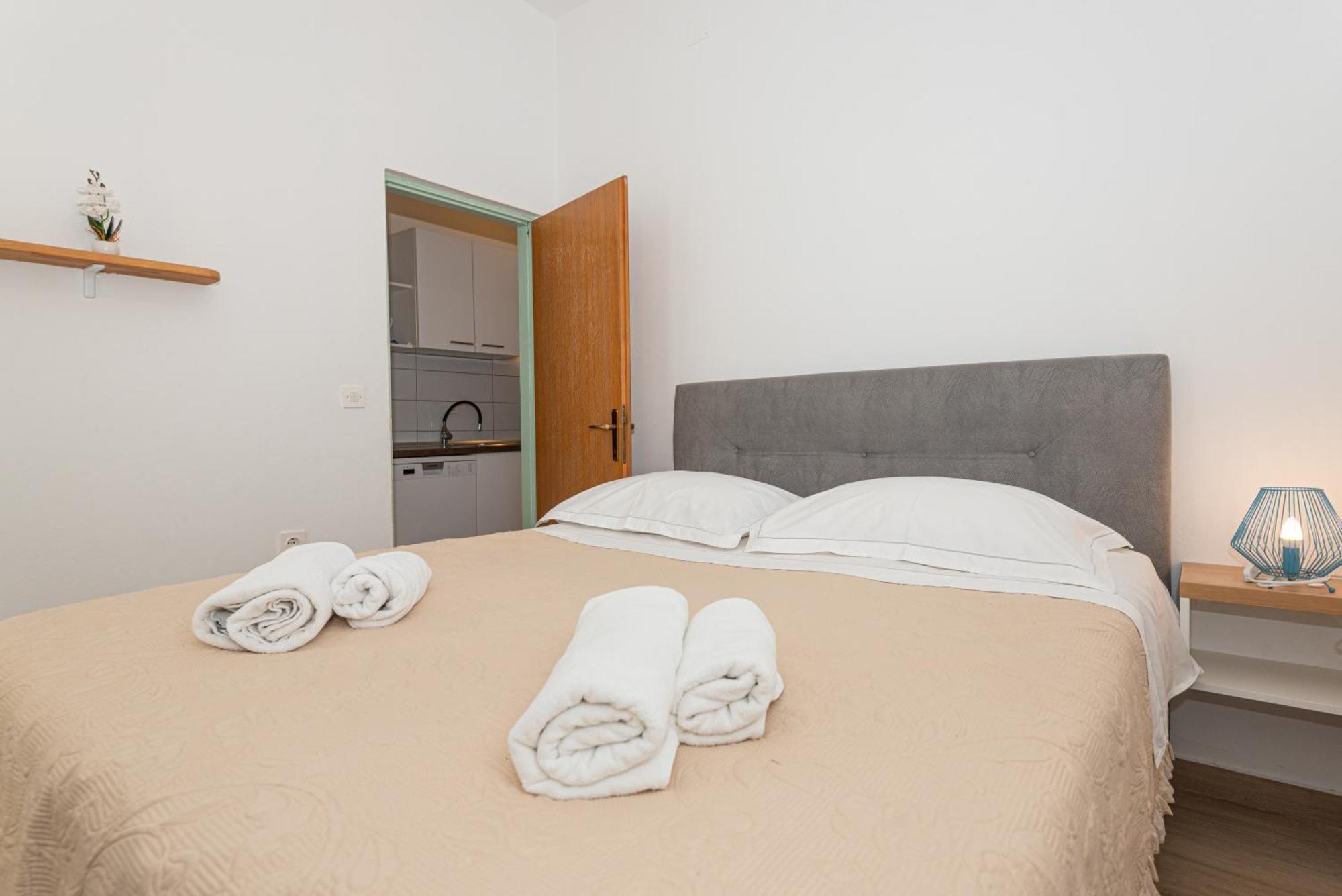 Apartments Lovric Vodice Exterior foto